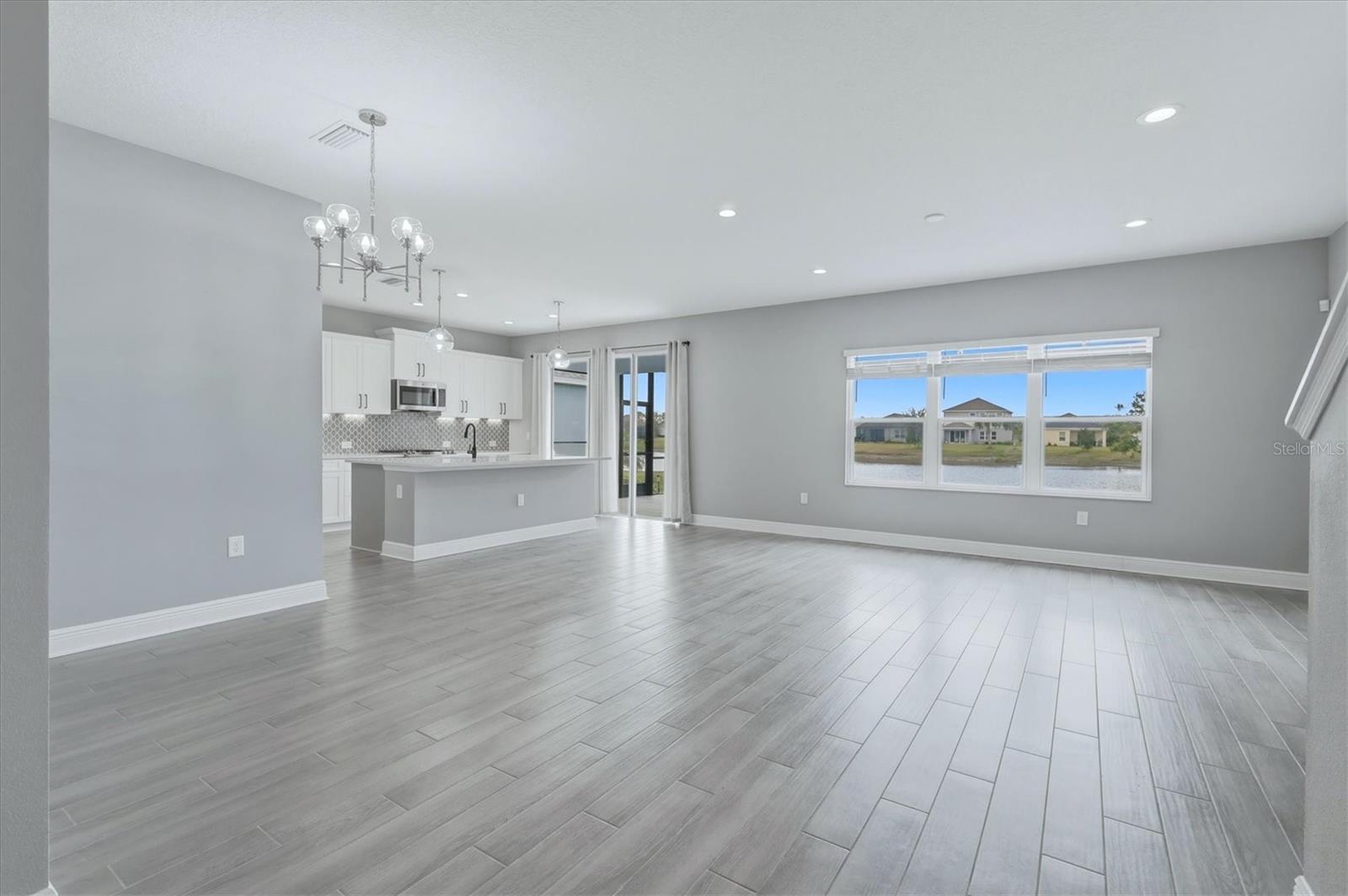 Listing photo id 10 for 10429 Crooked Creek Court