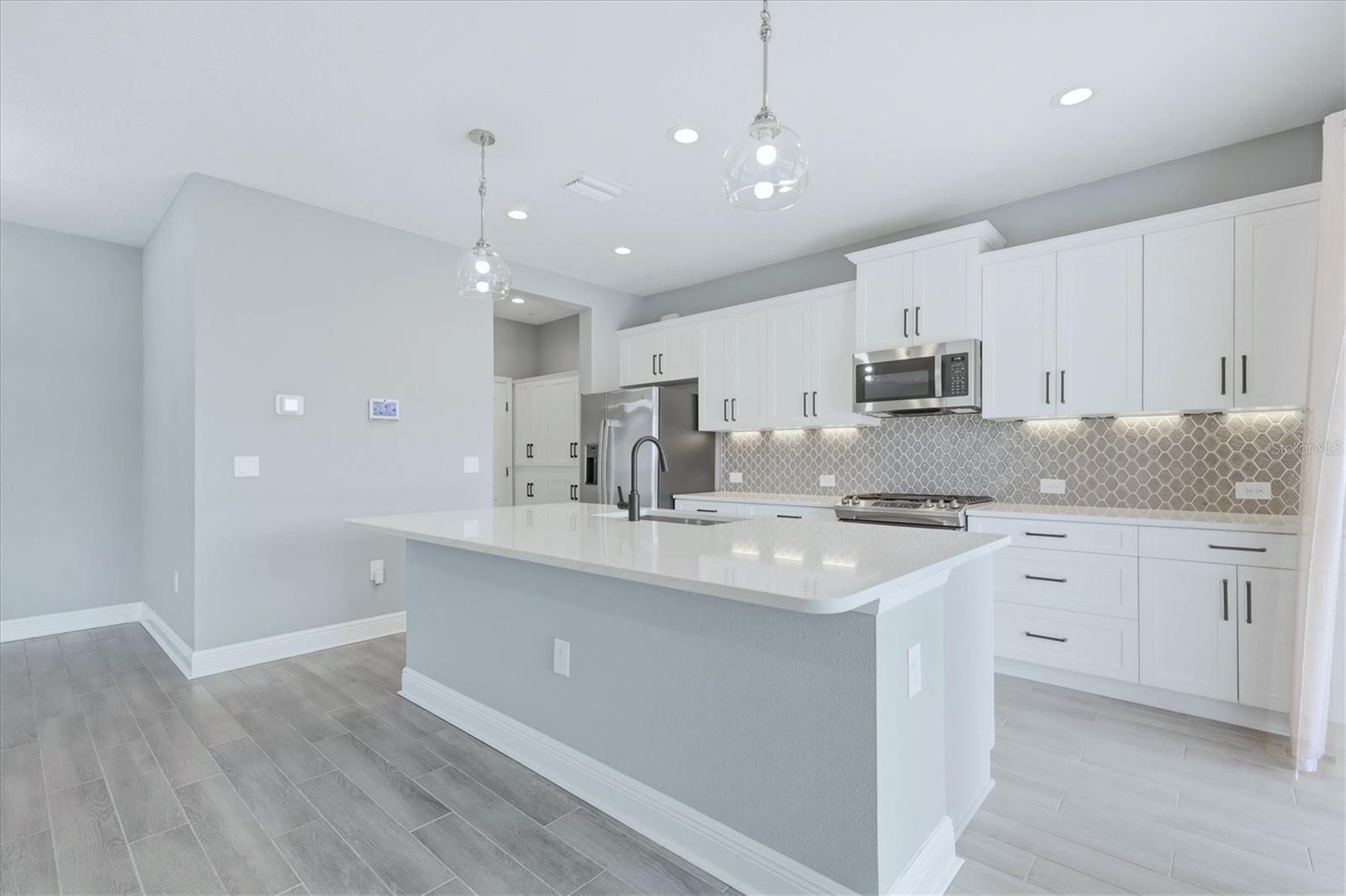 Listing photo id 14 for 10429 Crooked Creek Court