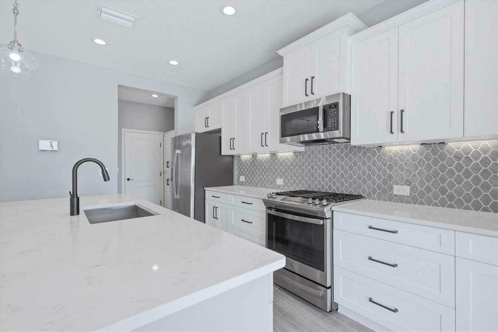 Listing photo id 15 for 10429 Crooked Creek Court