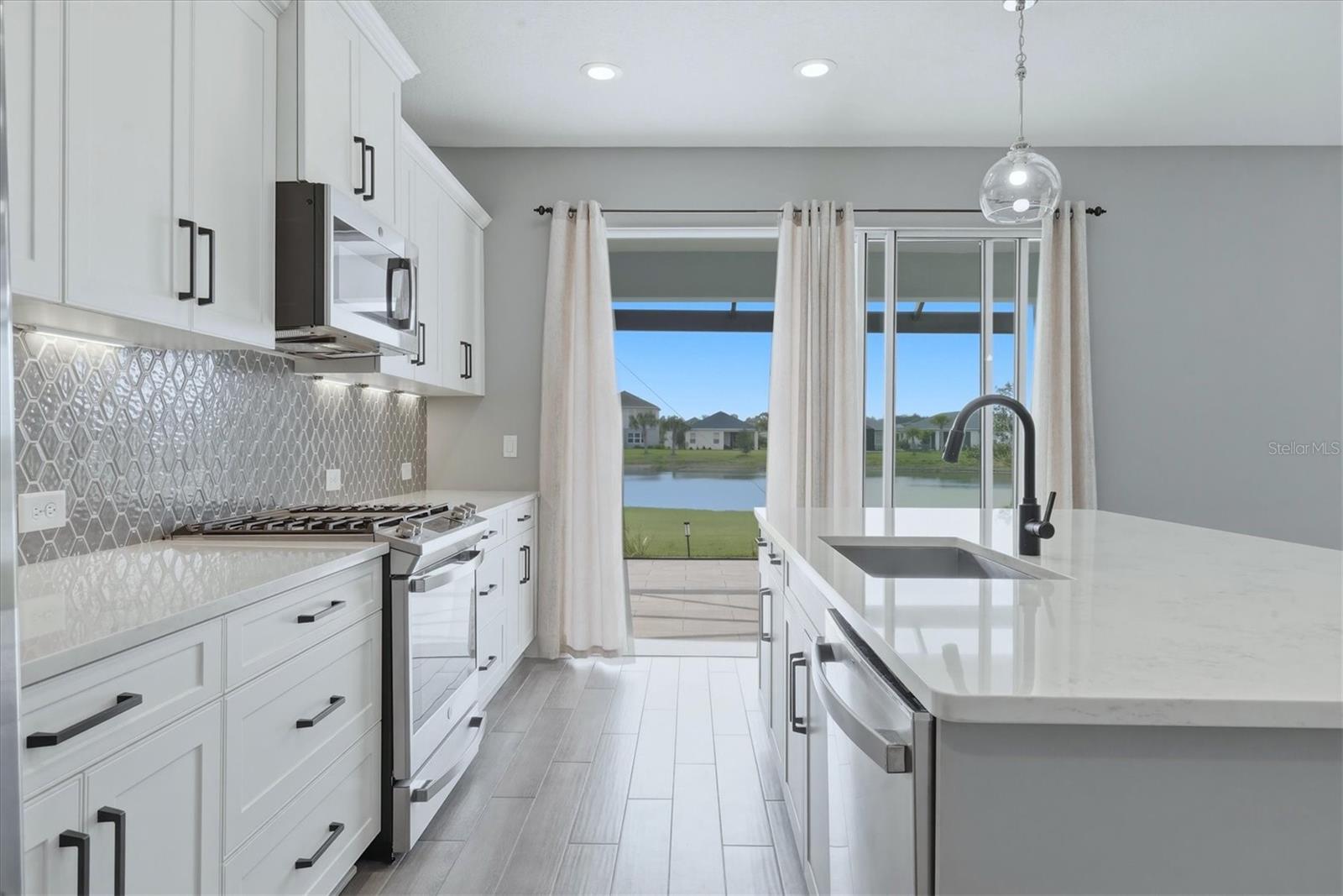 Listing photo id 17 for 10429 Crooked Creek Court