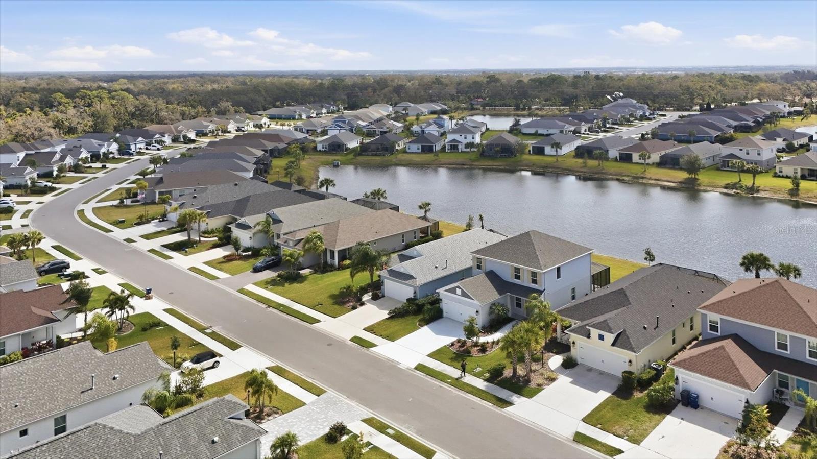 Listing photo id 2 for 10429 Crooked Creek Court