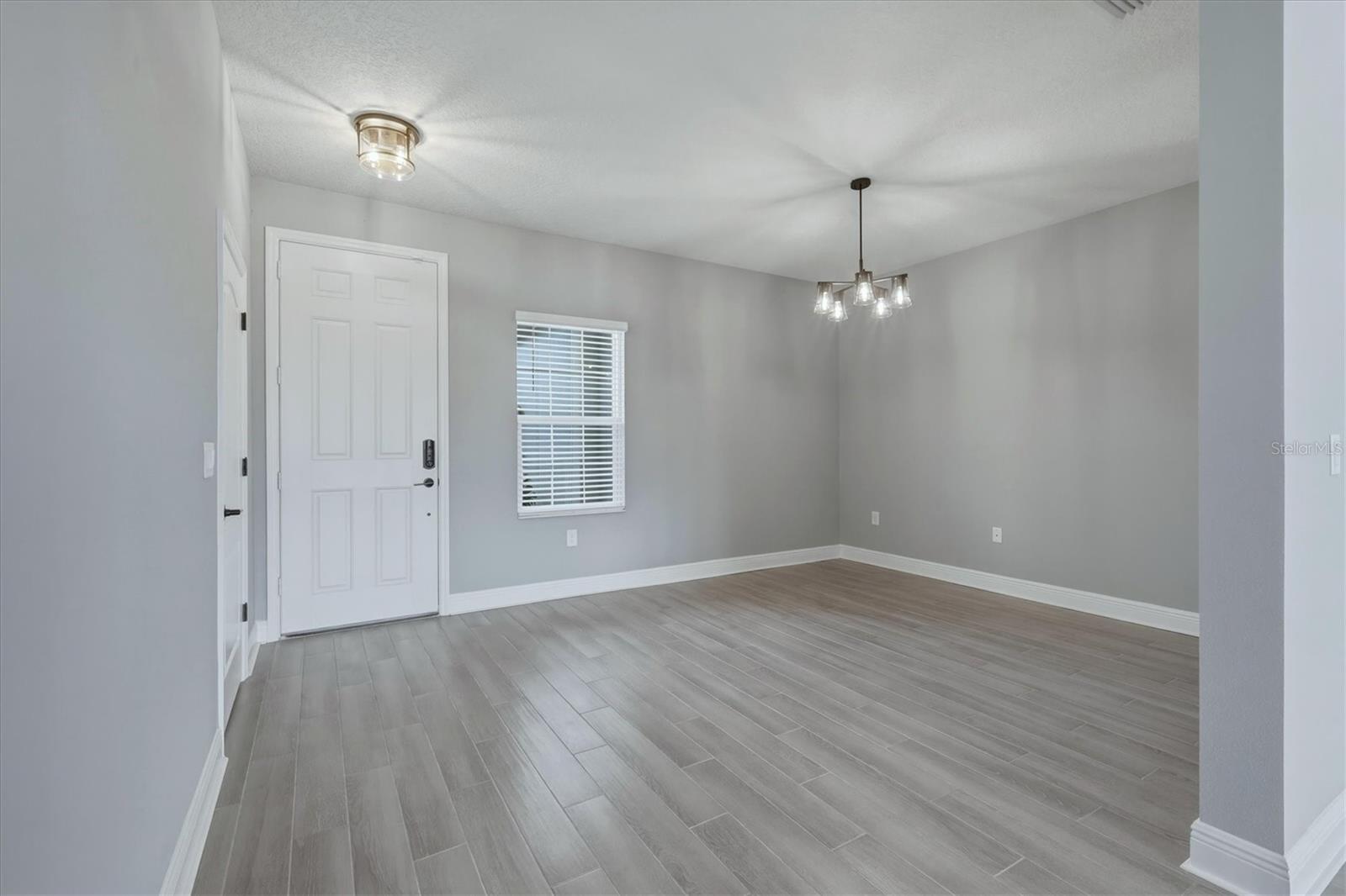 Listing photo id 4 for 10429 Crooked Creek Court