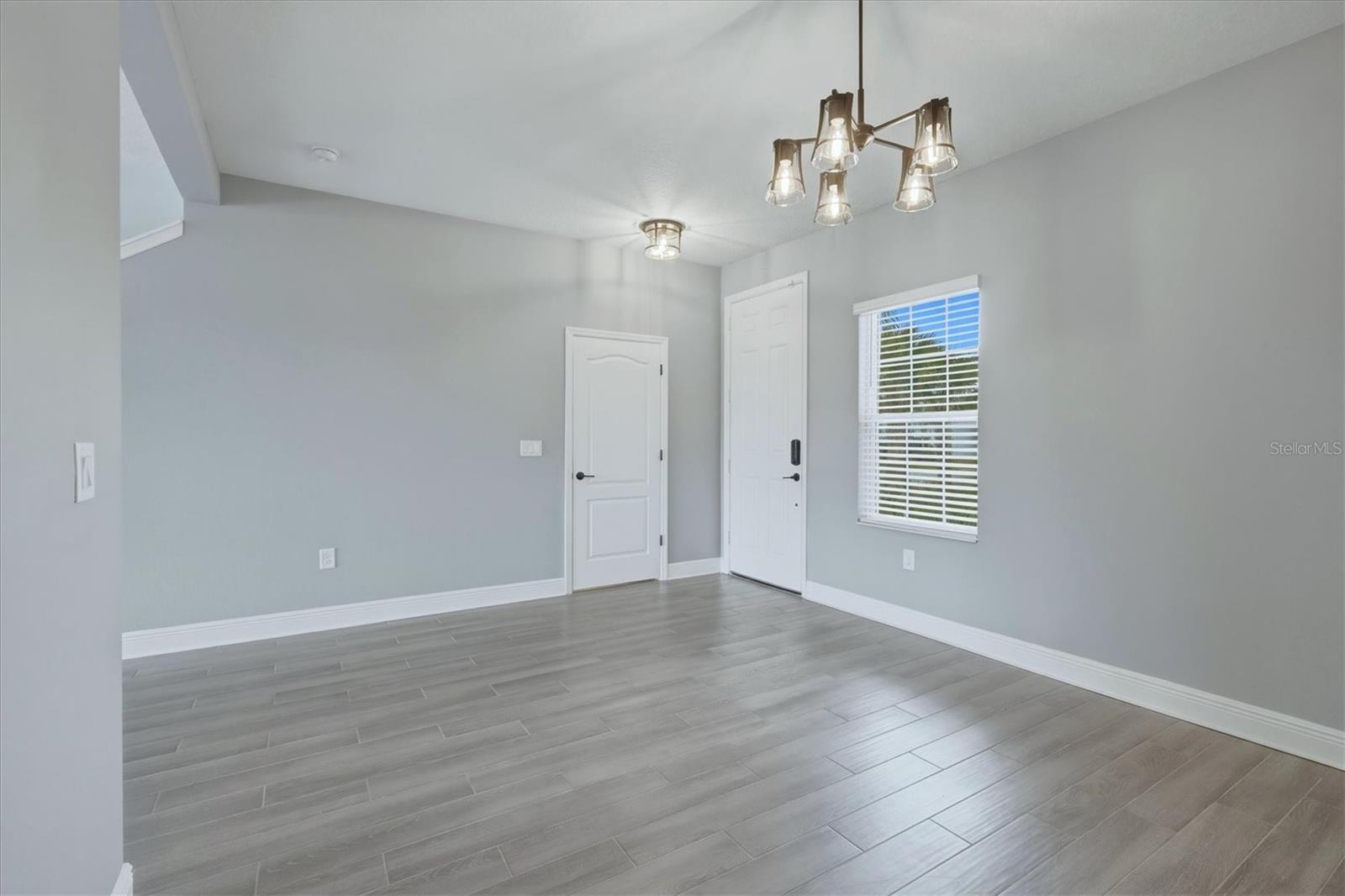 Listing photo id 6 for 10429 Crooked Creek Court