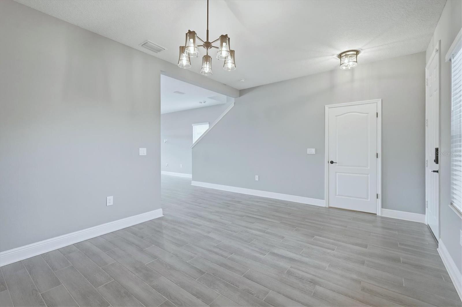 Listing photo id 7 for 10429 Crooked Creek Court