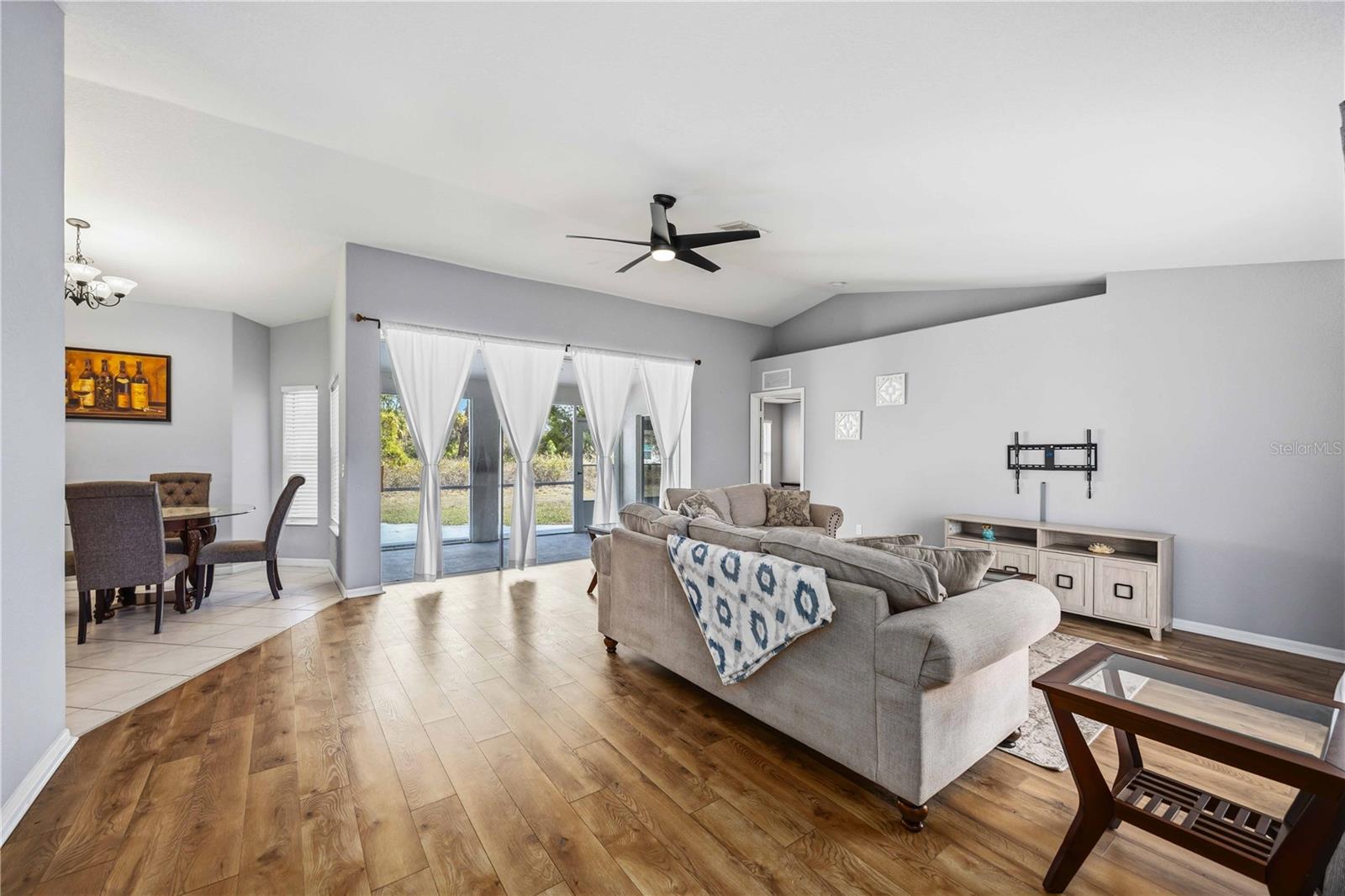 Image 4 of 33 For 1360 Nora Lane