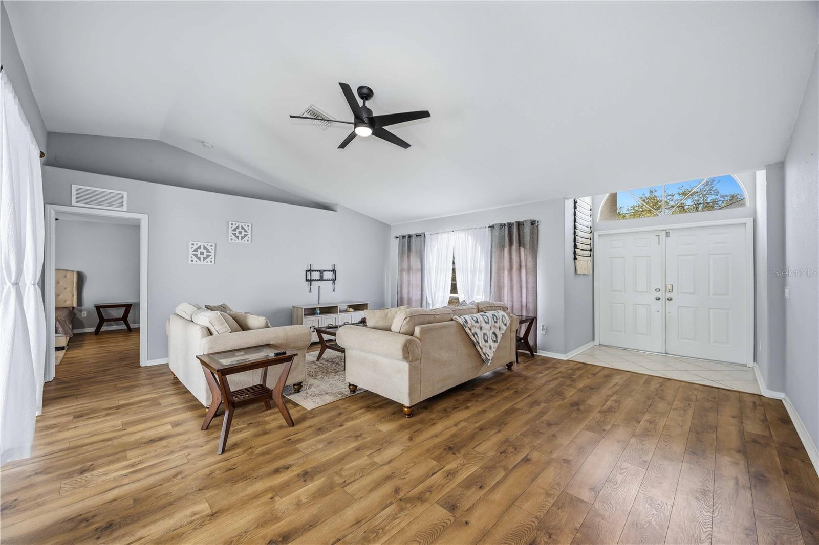 Image 5 of 33 For 1360 Nora Lane