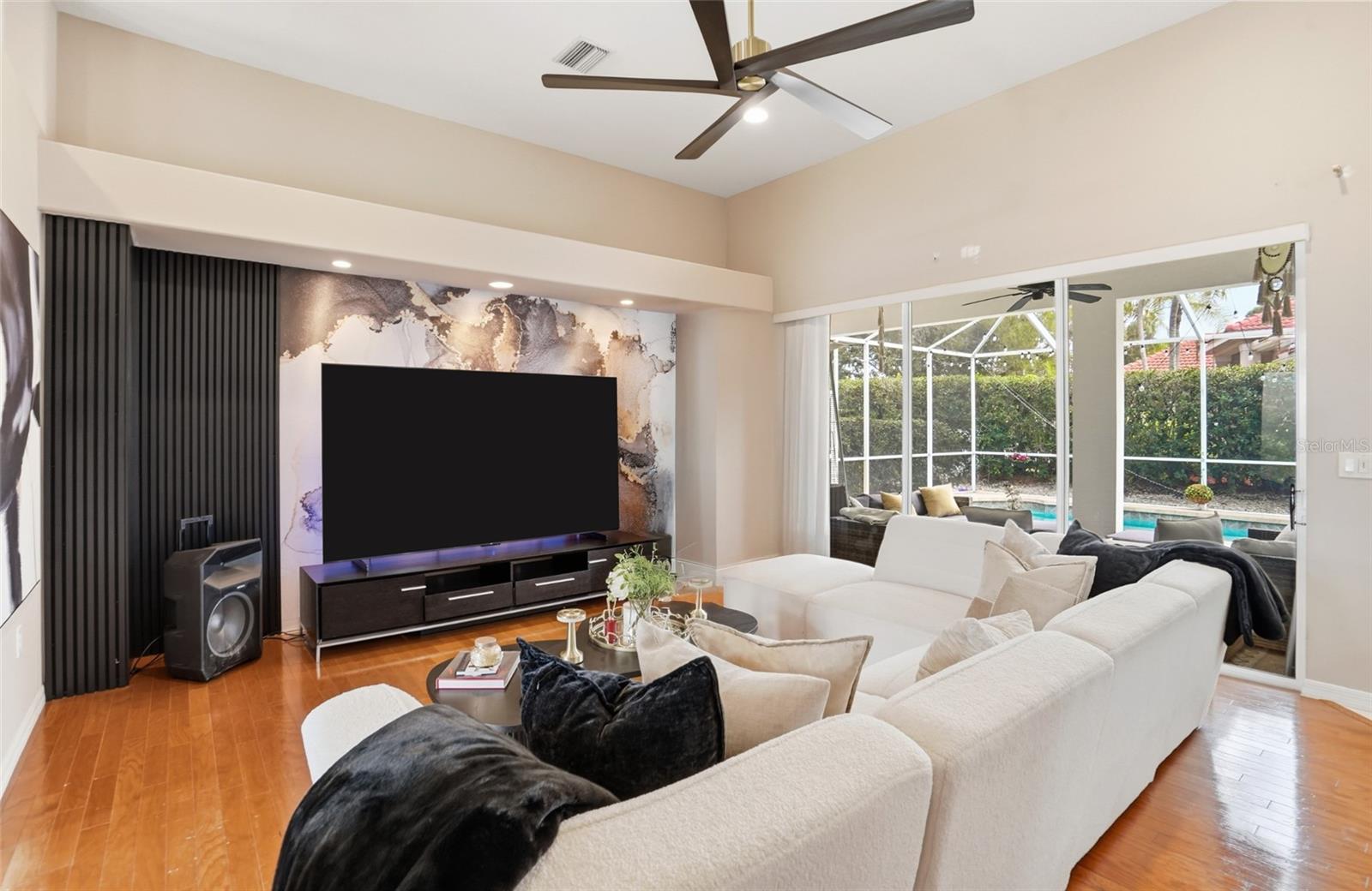 Image 10 of 72 For 7215 Coachlight Street