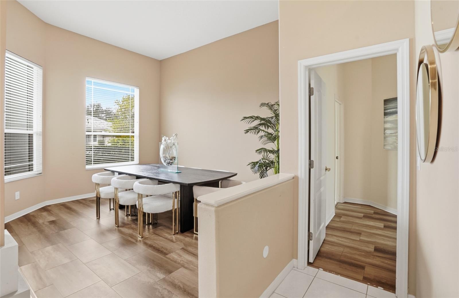 Image 11 of 72 For 7215 Coachlight Street