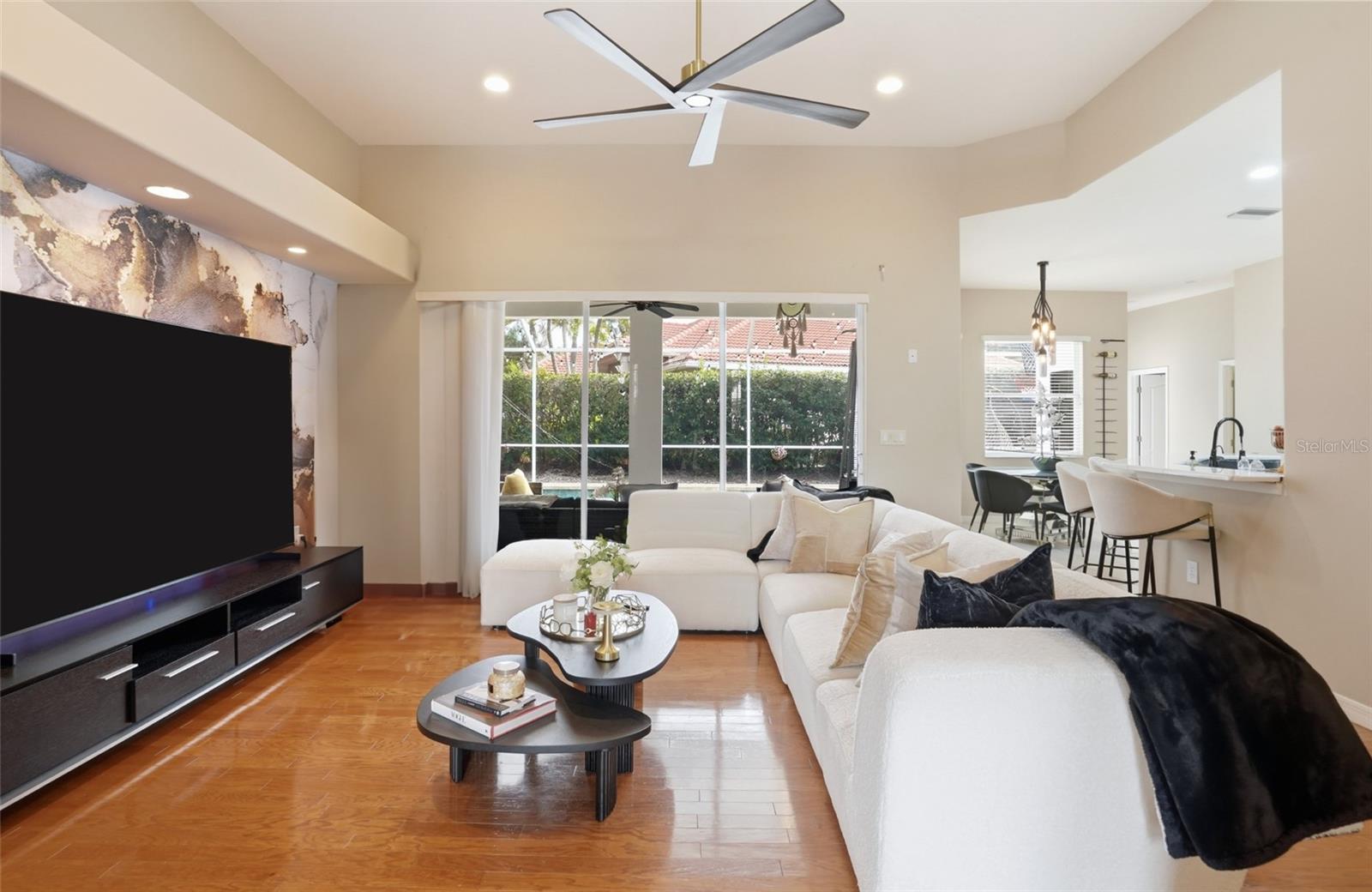 Image 20 of 72 For 7215 Coachlight Street