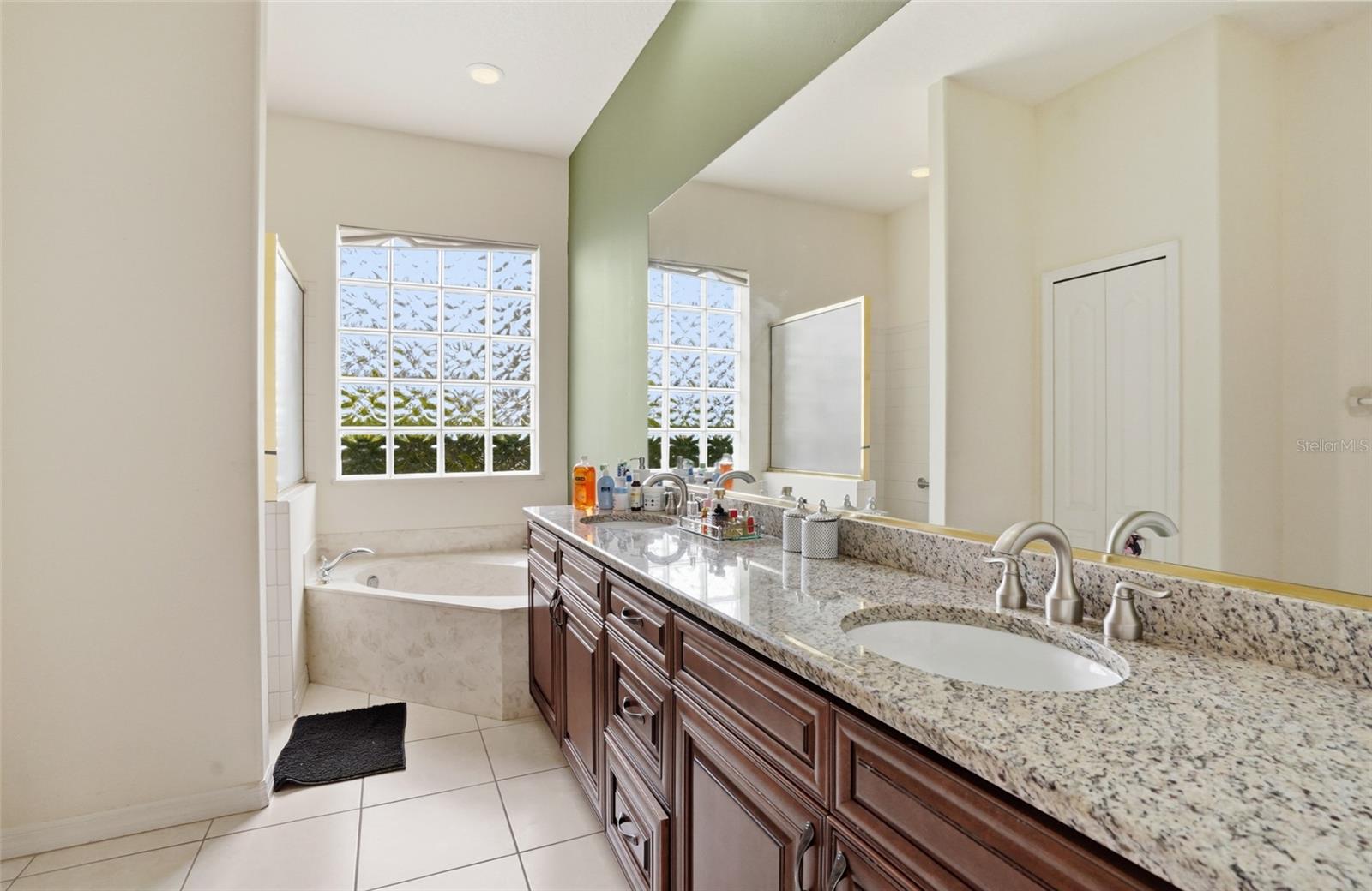 Image 24 of 72 For 7215 Coachlight Street