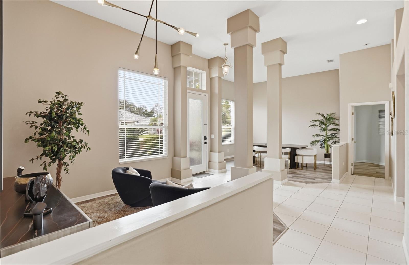 Image 7 of 72 For 7215 Coachlight Street