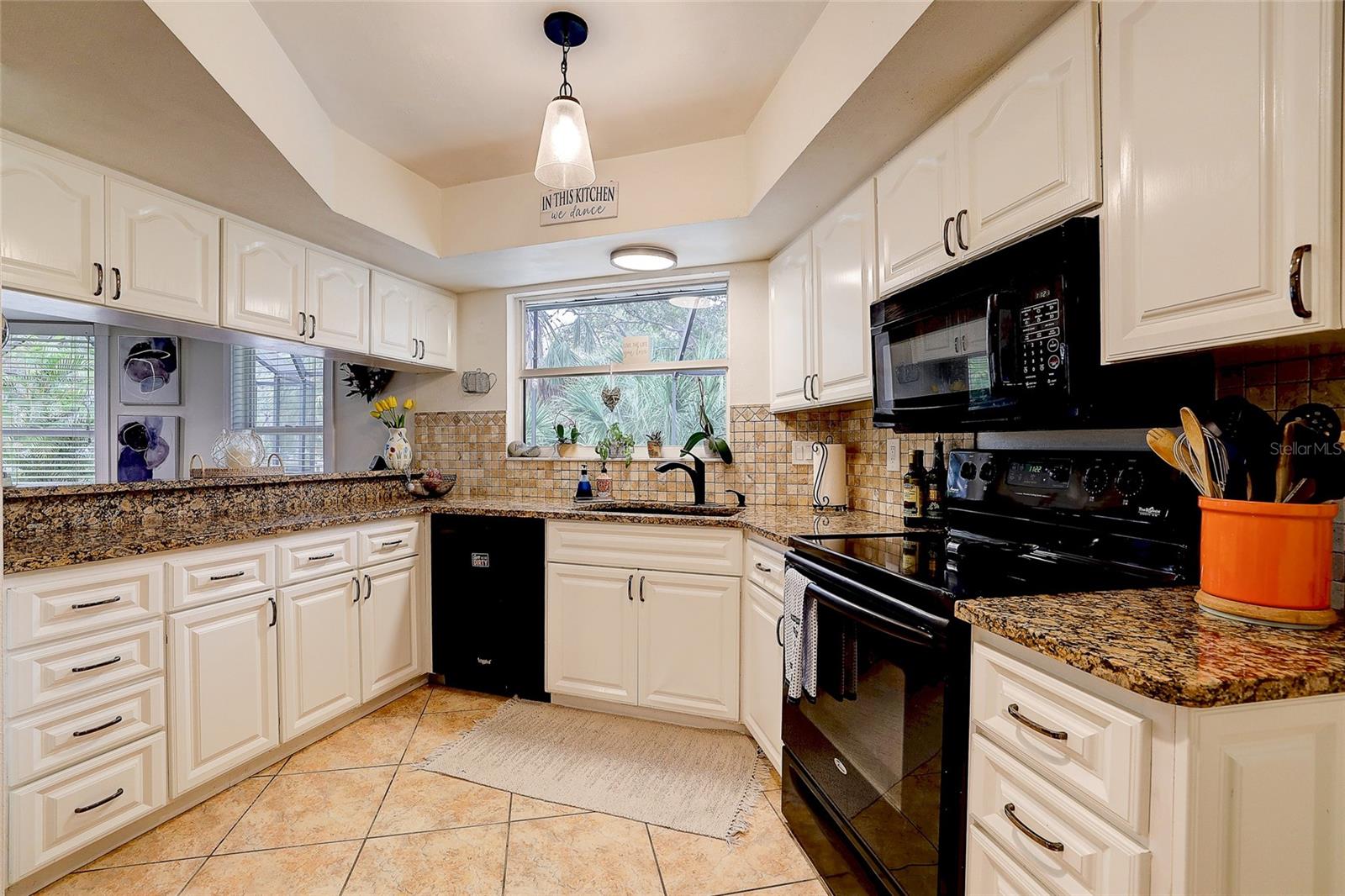 Listing photo id 16 for 3696 Quiet Pond Lane