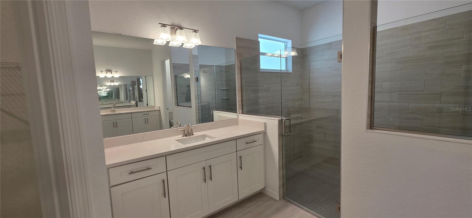 Image 11 of 16 For 19039 Scallop Loop