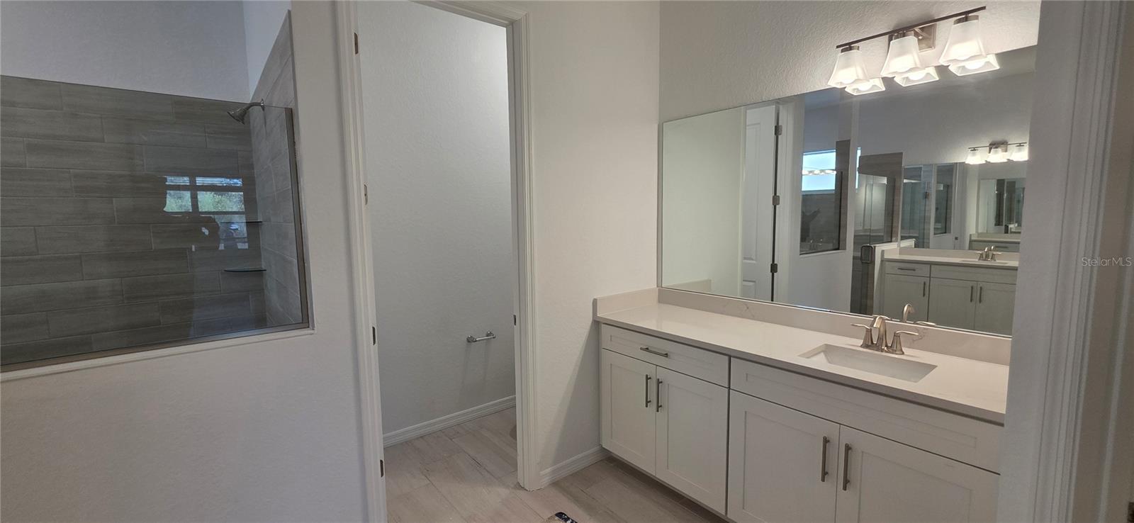 Image 9 of 16 For 19039 Scallop Loop