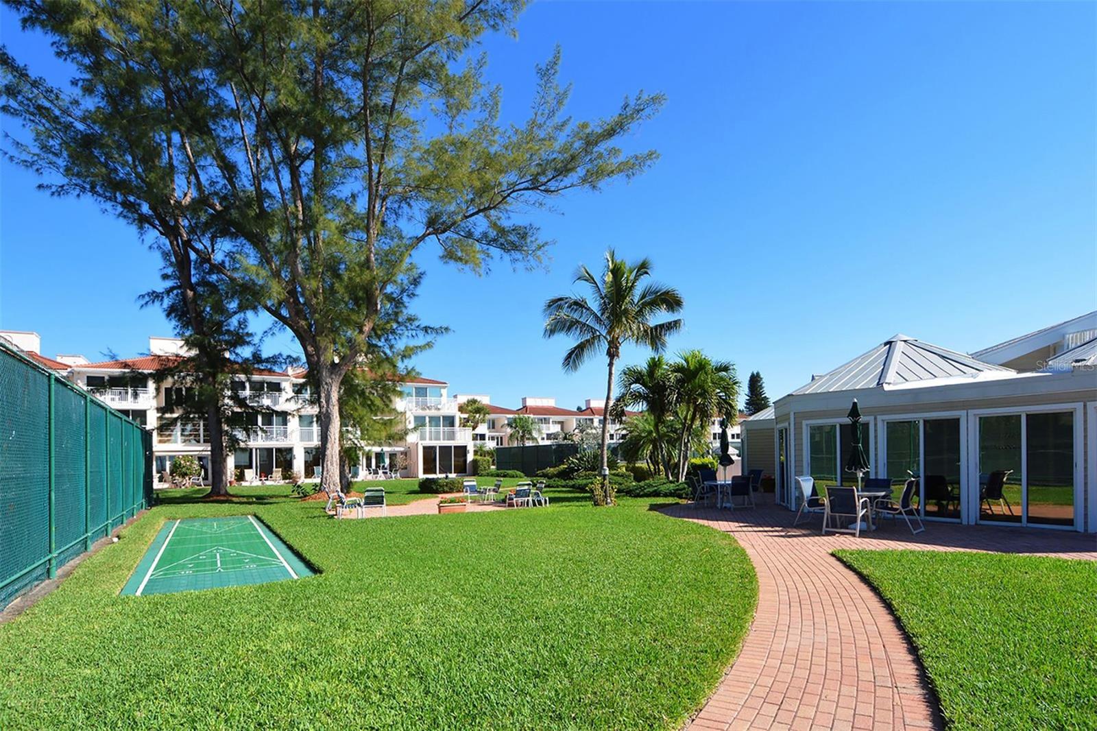 Image 24 of 32 For 5055 Gulf Of Mexico Drive 412