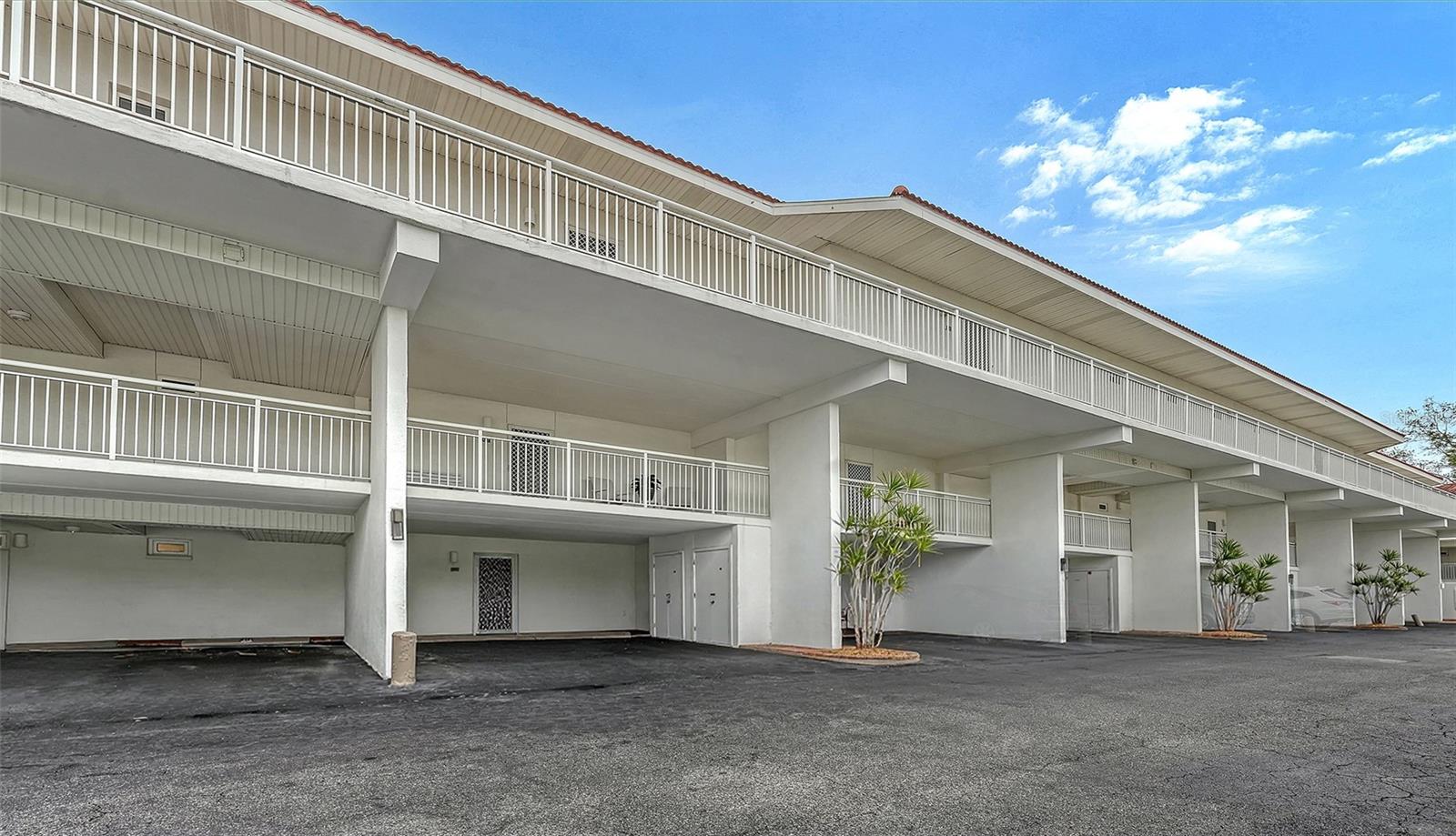 Image 5 of 32 For 5055 Gulf Of Mexico Drive 412