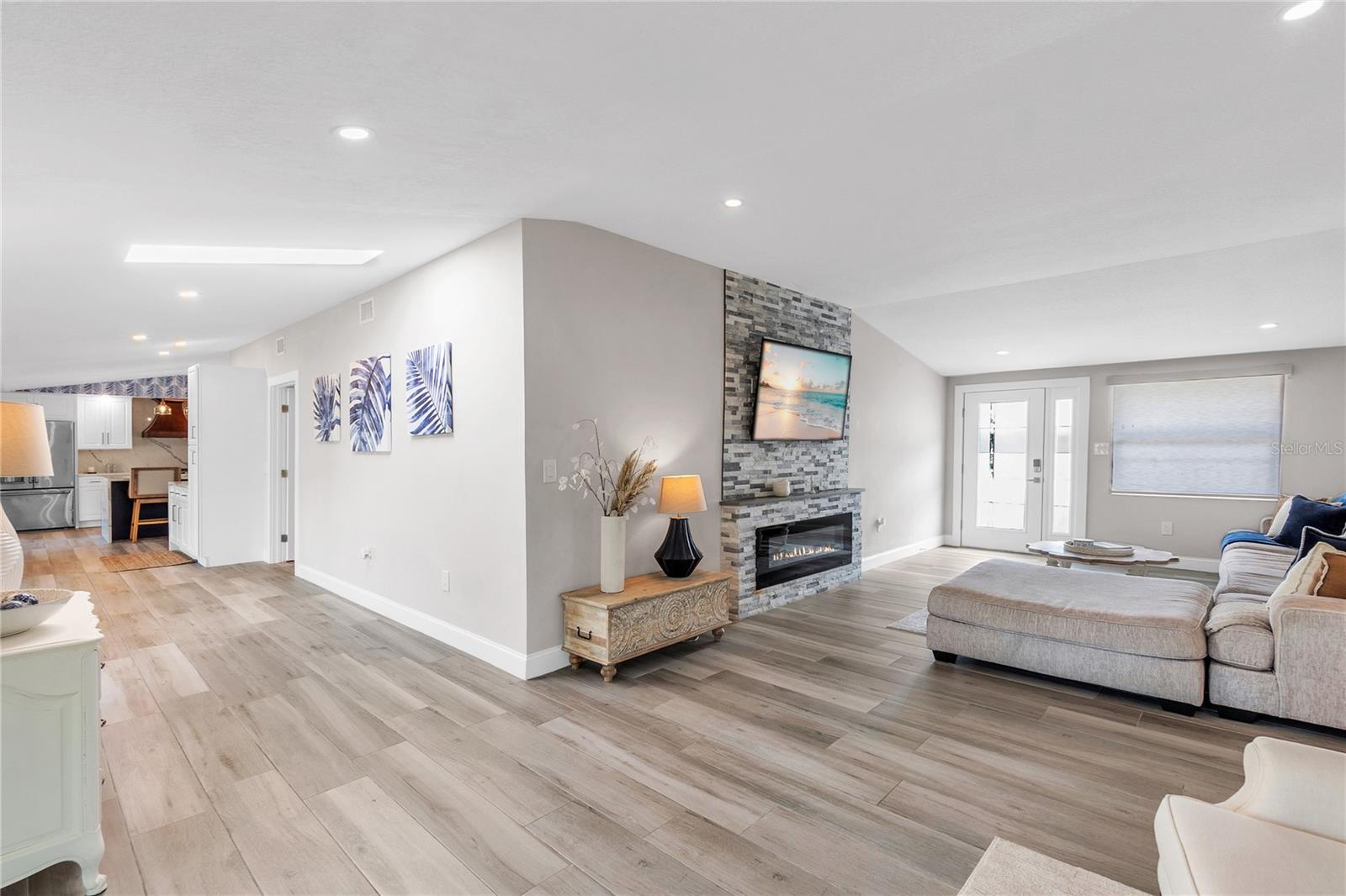 Image 13 of 65 For 765 Saint Judes Drive N