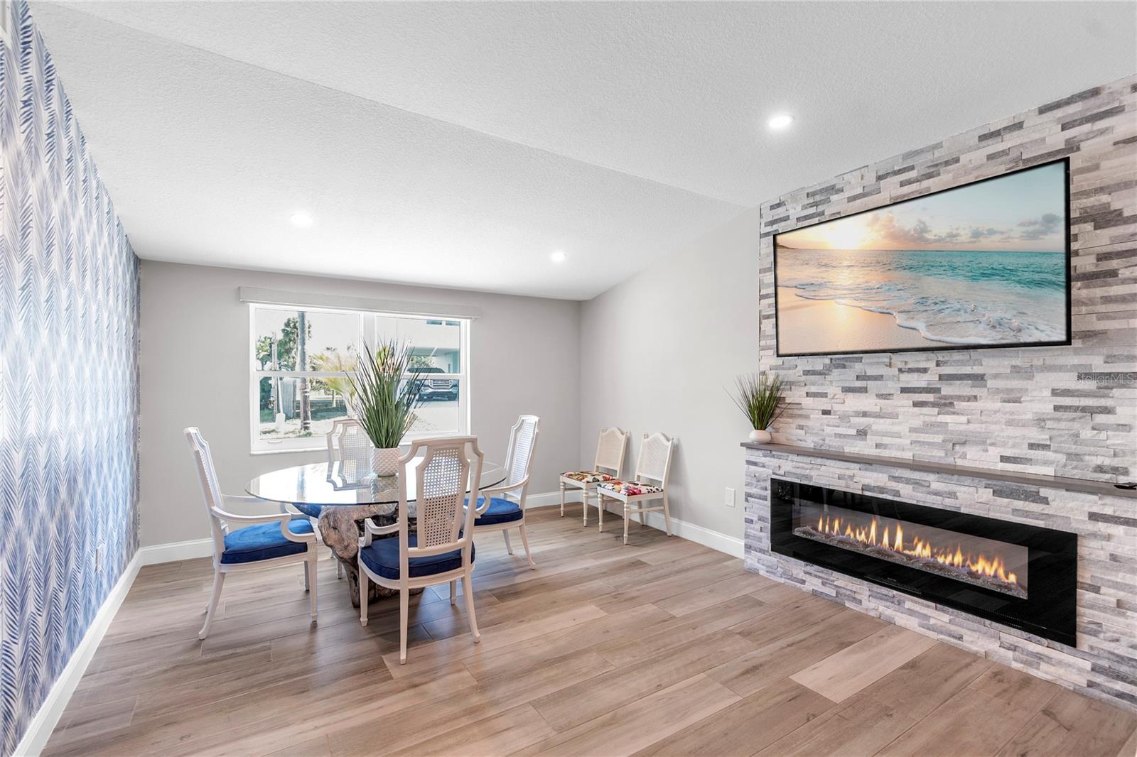 Image 21 of 65 For 765 Saint Judes Drive N