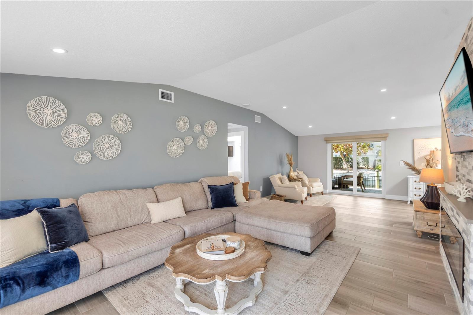 Image 9 of 65 For 765 Saint Judes Drive N