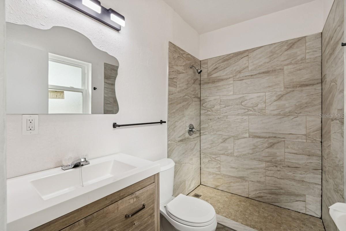 Image 11 of 24 For 1645 Avenue C Ne