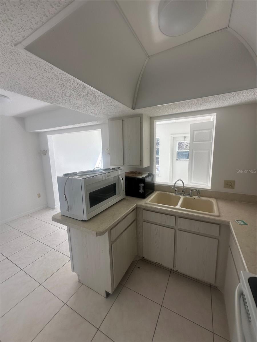 Image 6 of 18 For 4158 Tamiami Trail B1