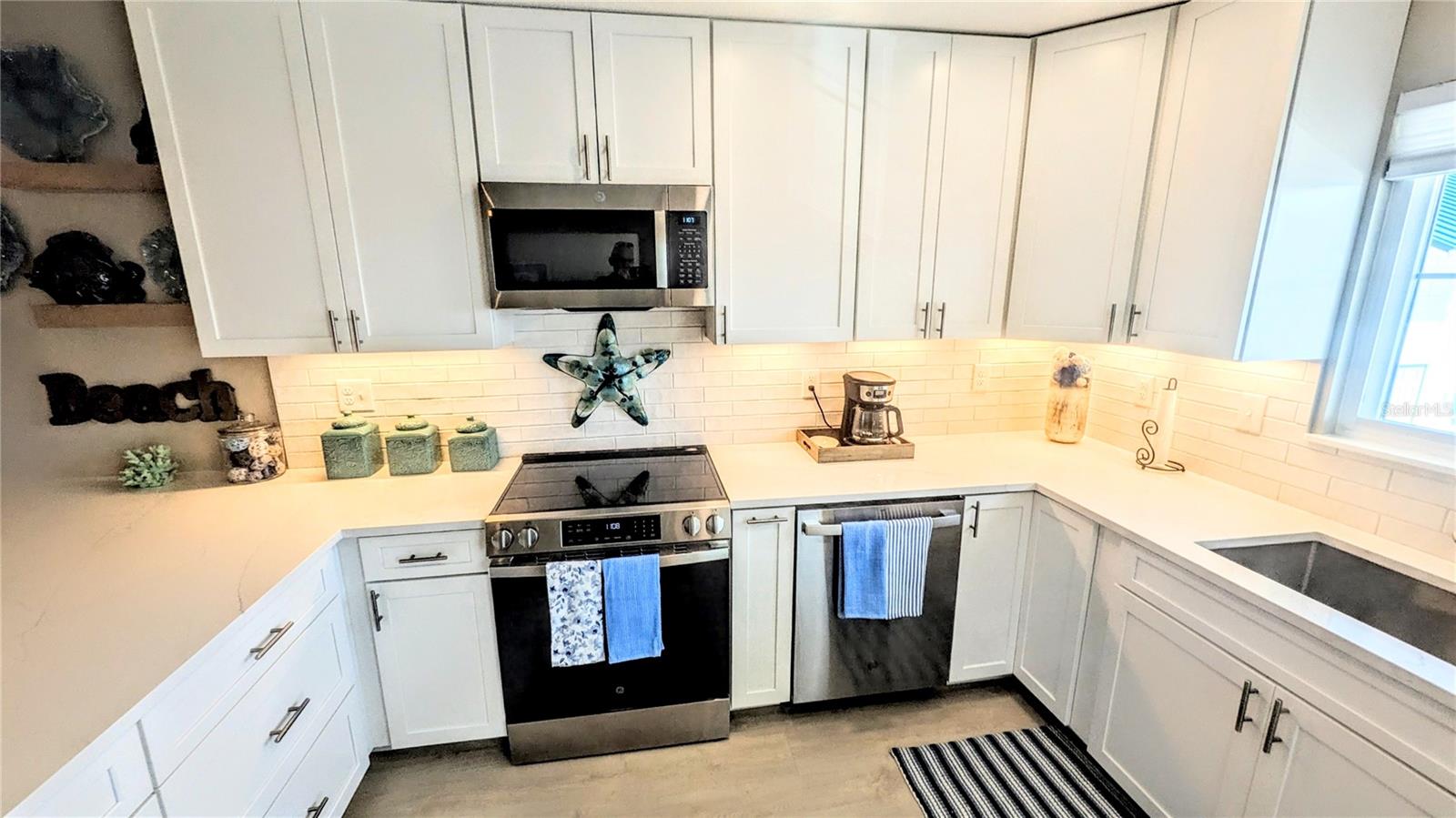 Image 7 of 56 For 958 Sandpiper Circle 958