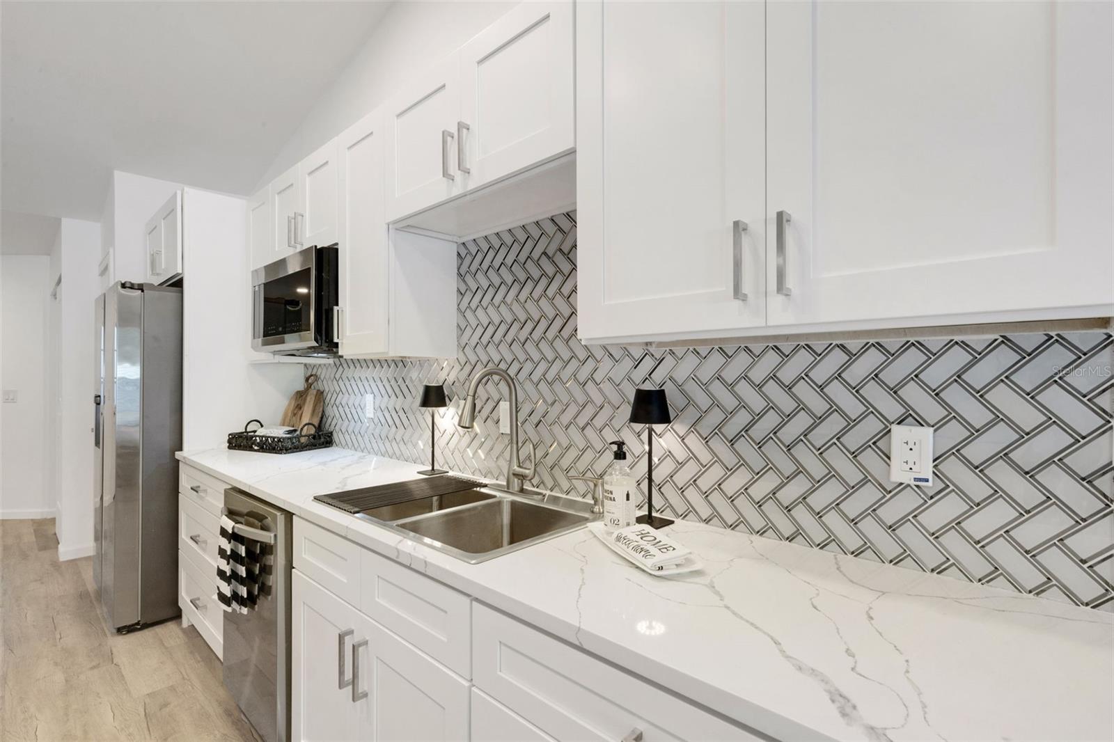 Image 11 of 38 For 606 Marcus Street 26