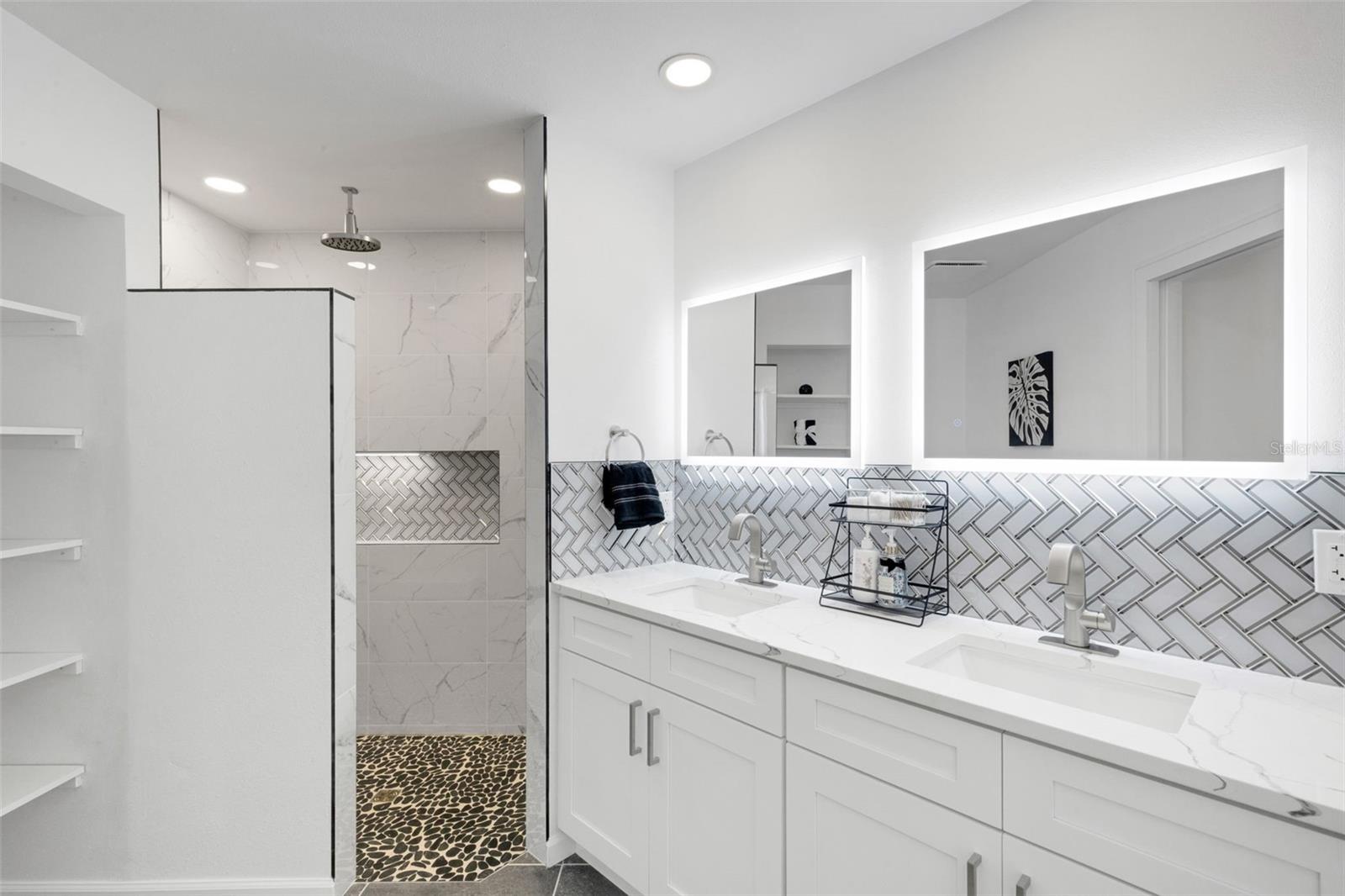 Image 24 of 38 For 606 Marcus Street 26