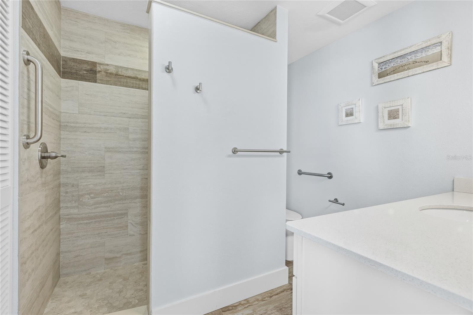 Image 19 of 28 For 6250 Holmes Boulevard 47