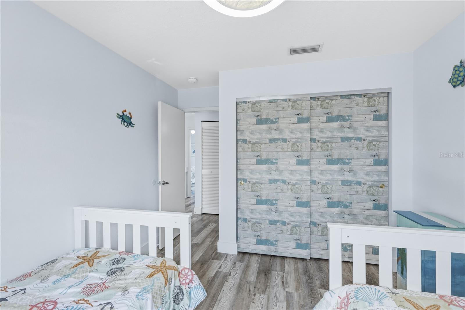 Image 24 of 28 For 6250 Holmes Boulevard 47