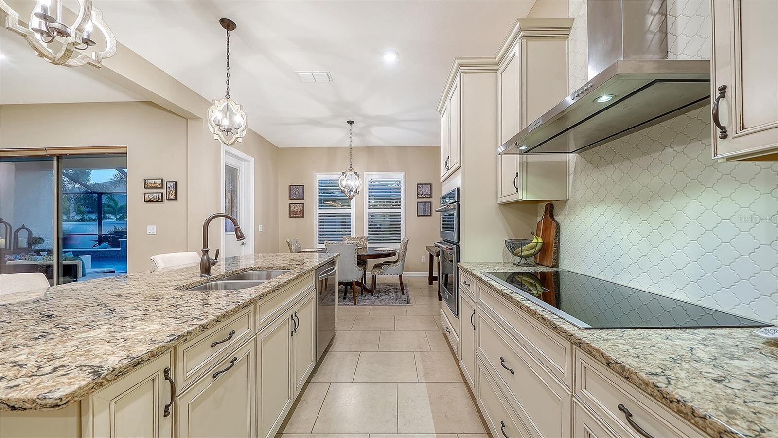 Image 24 of 67 For 13071 Utopia Loop