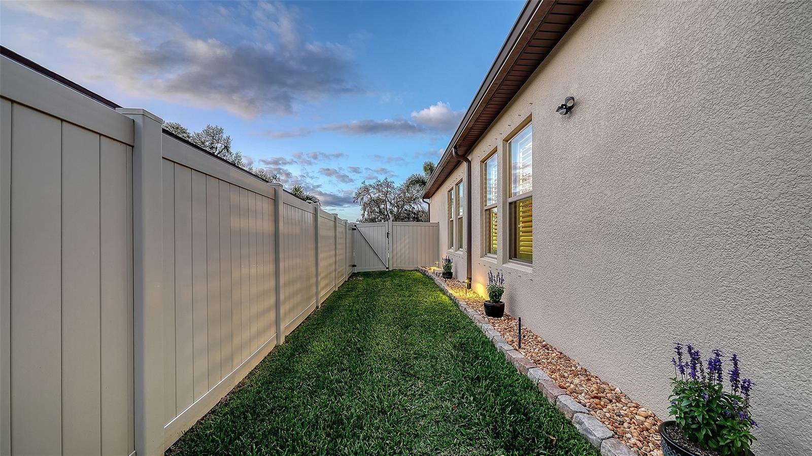 Image 55 of 67 For 13071 Utopia Loop