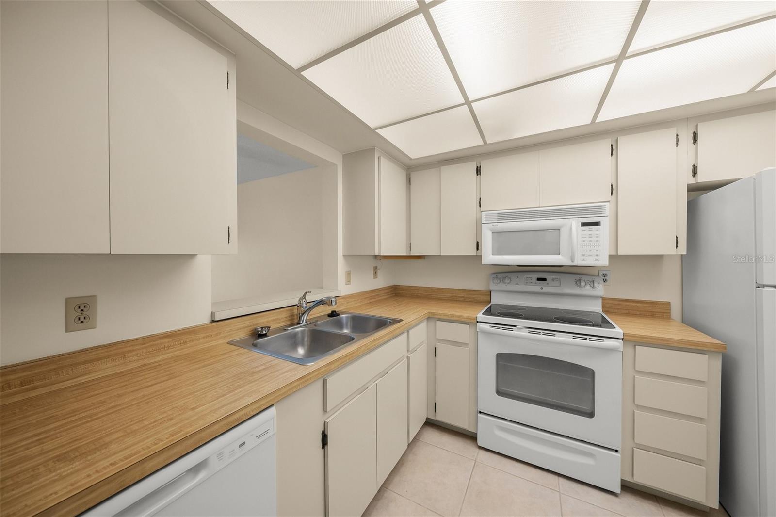 Image 13 of 41 For 7860 Palm Aire Lane 105