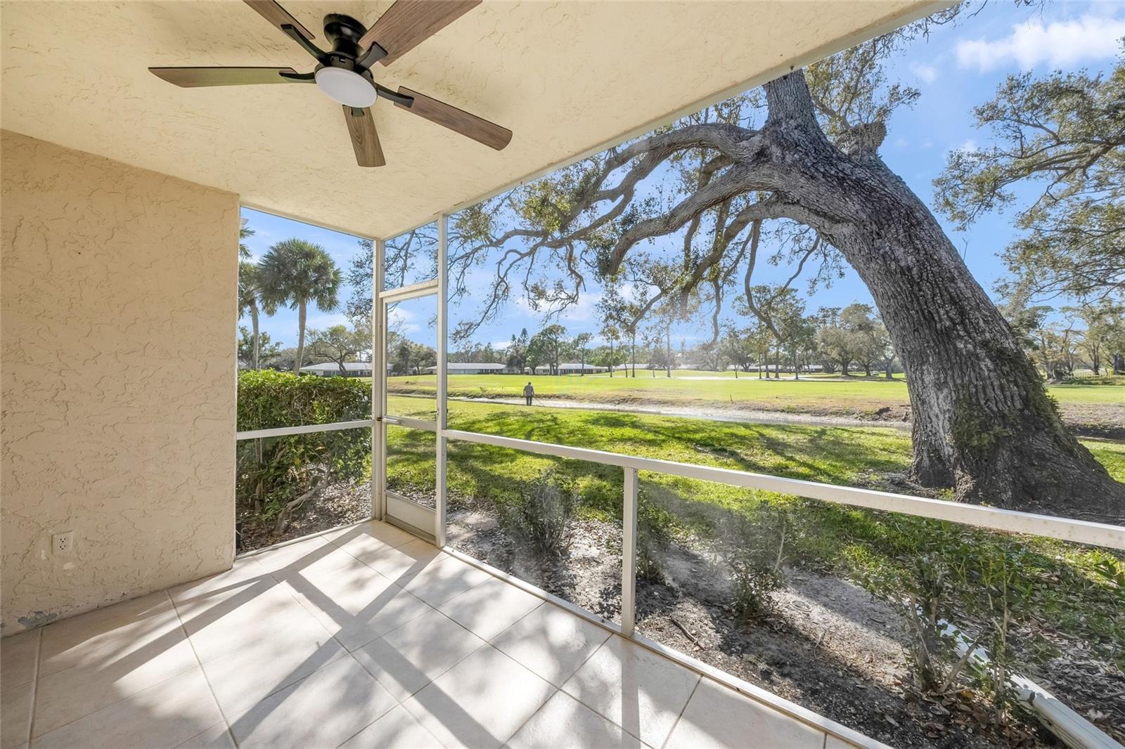 Image 4 of 41 For 7860 Palm Aire Lane 105