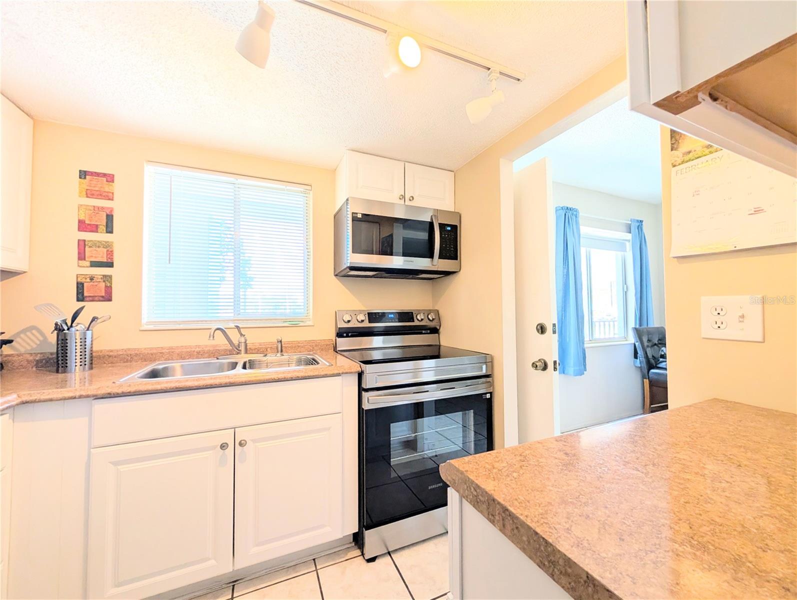 Image 3 of 35 For 2535 Flamingo Boulevard L23