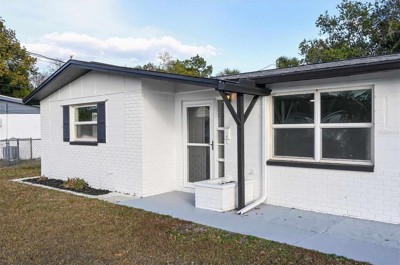 Image 2 of 21 For 4086 Arrowhead Avenue