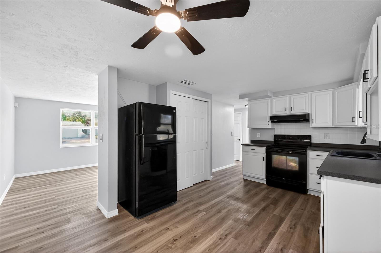 Image 7 of 21 For 4086 Arrowhead Avenue