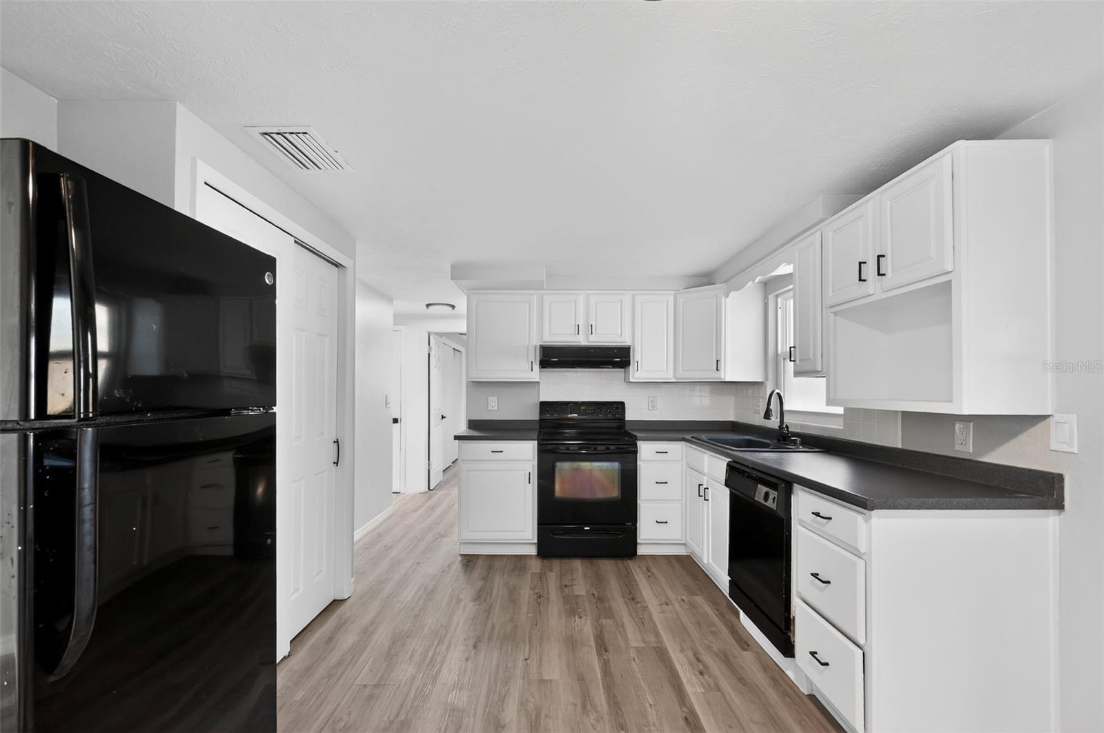 Image 8 of 21 For 4086 Arrowhead Avenue