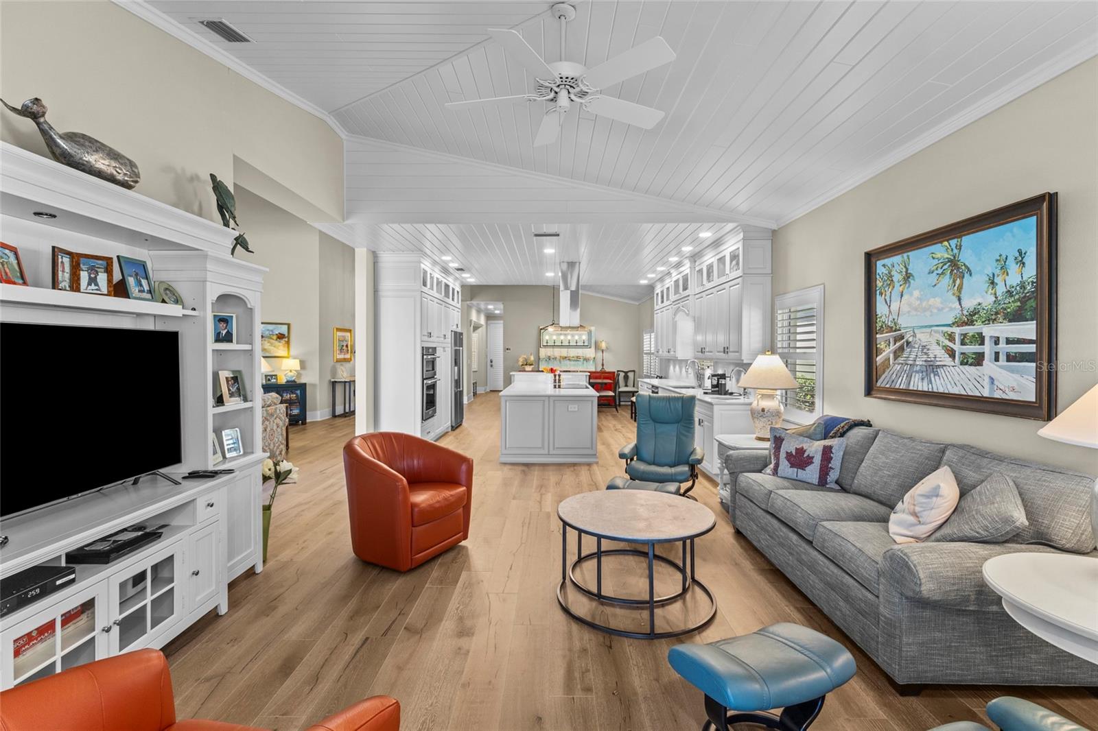 Listing photo id 16 for 7715 Calle Facil