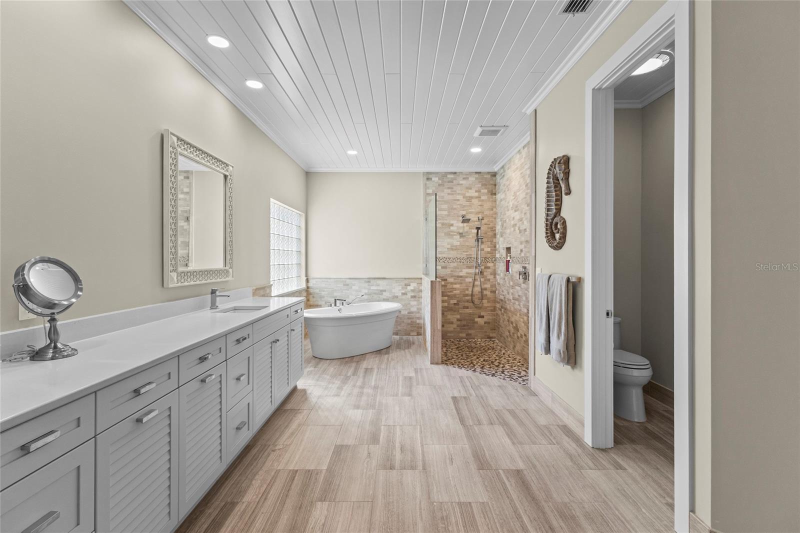 Listing photo id 32 for 7715 Calle Facil