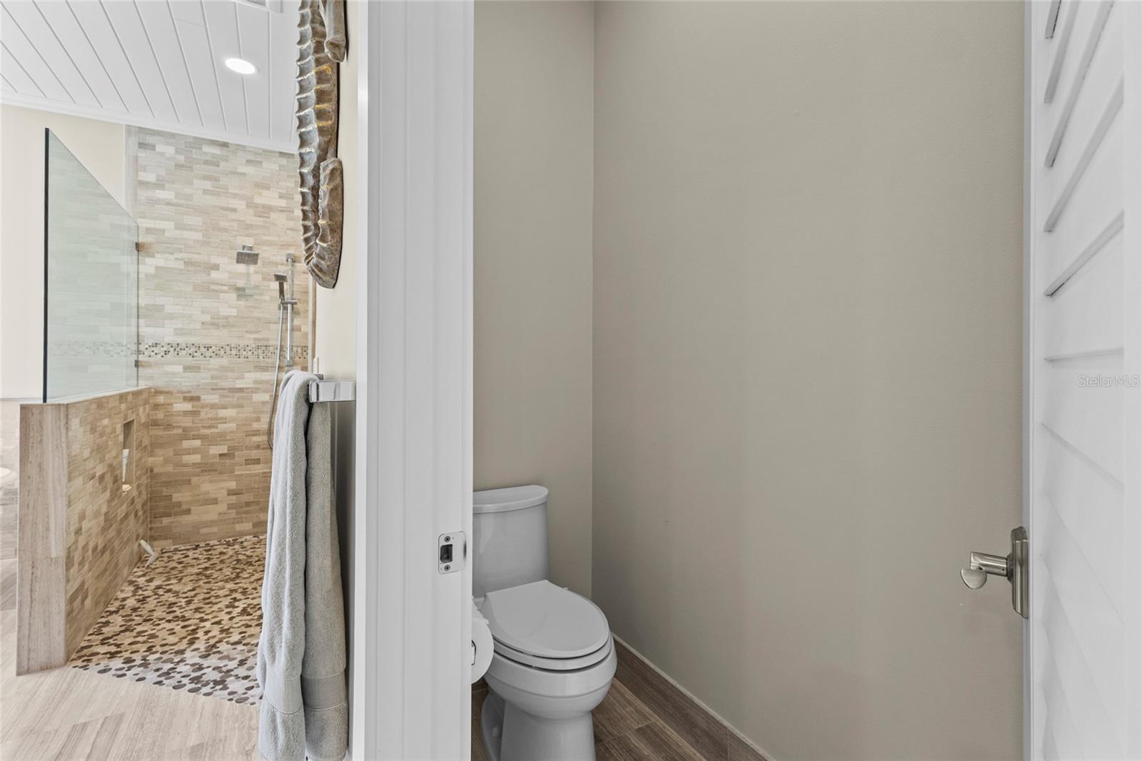 Listing photo id 33 for 7715 Calle Facil