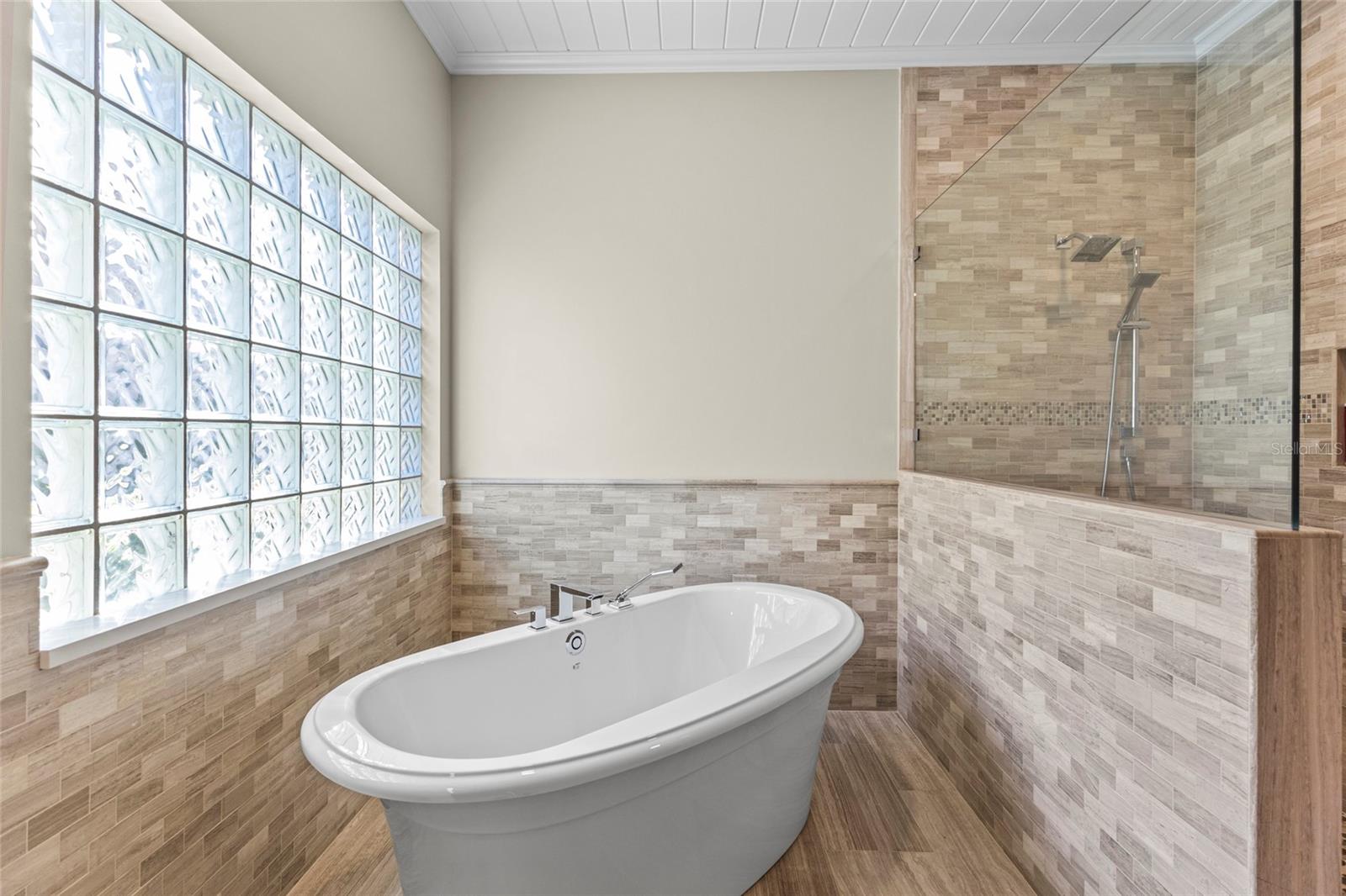 Listing photo id 34 for 7715 Calle Facil