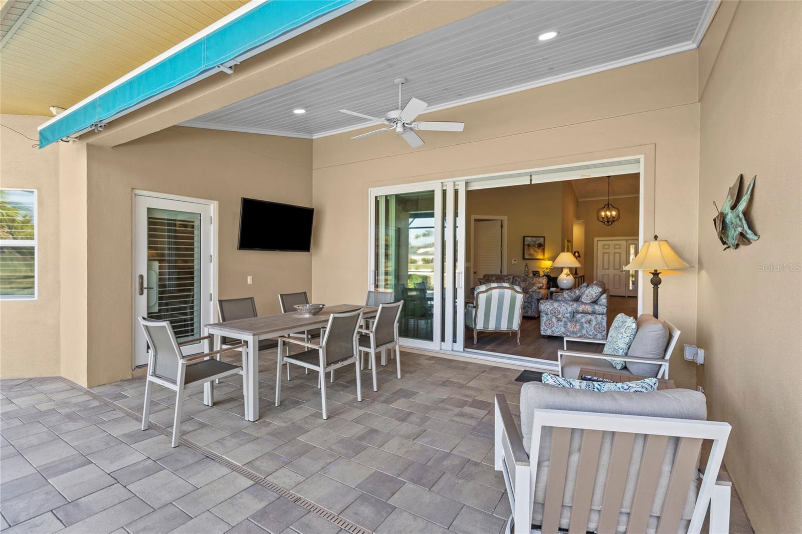 Listing photo id 41 for 7715 Calle Facil