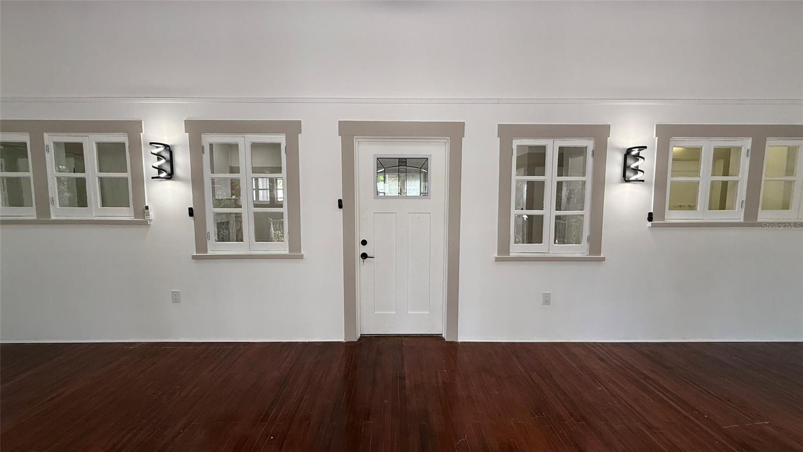 Listing photo id 12 for 1330 Cherry Street Ne