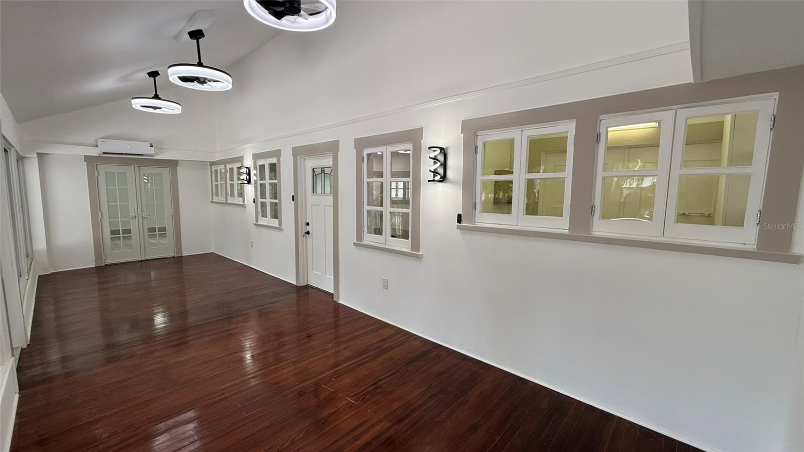 Listing photo id 16 for 1330 Cherry Street Ne