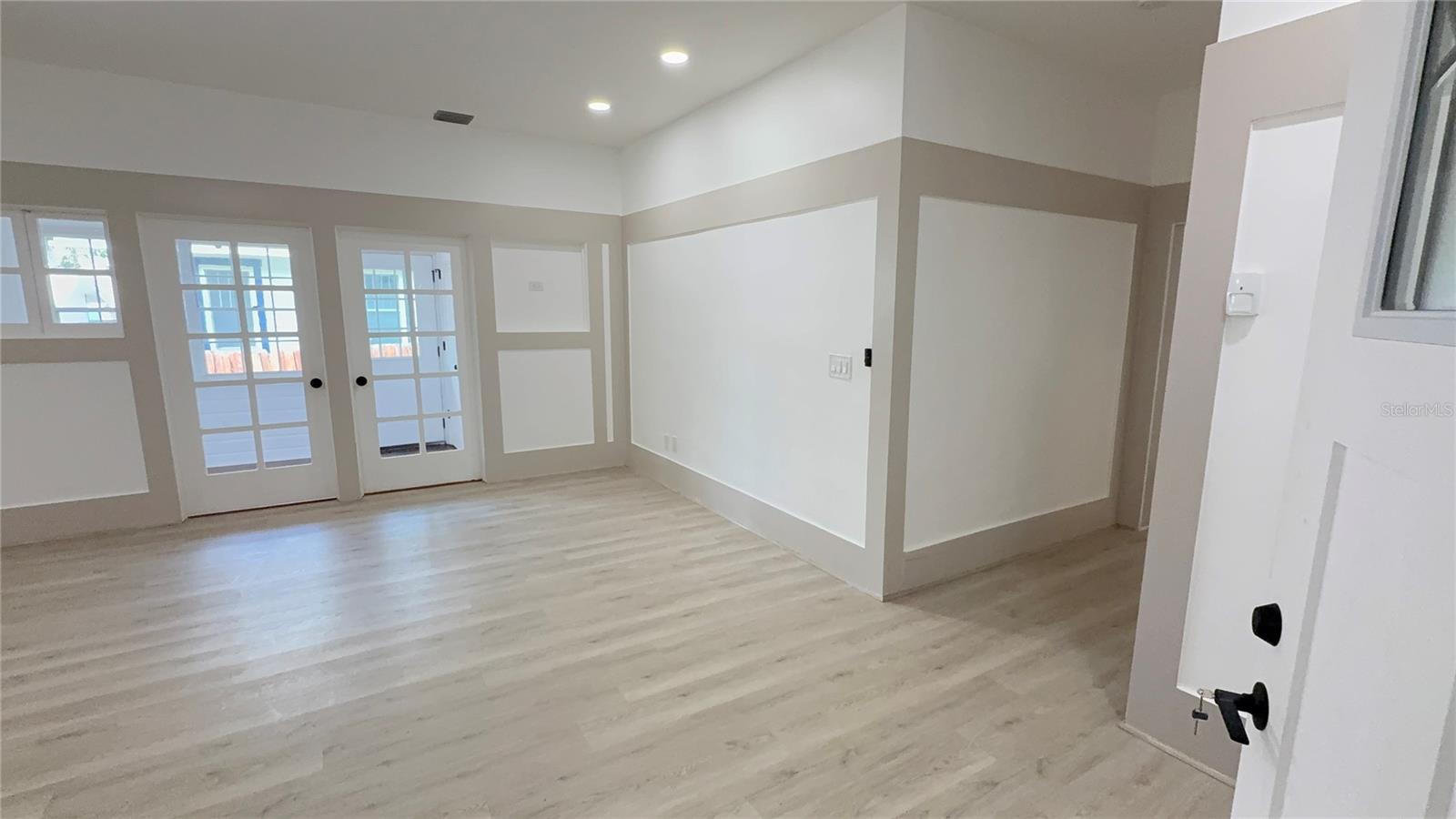 Listing photo id 17 for 1330 Cherry Street Ne