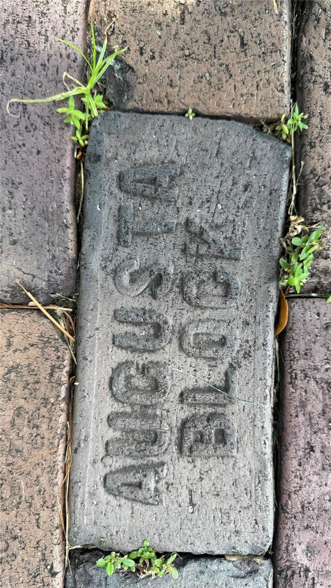 Listing photo id 5 for 1330 Cherry Street Ne