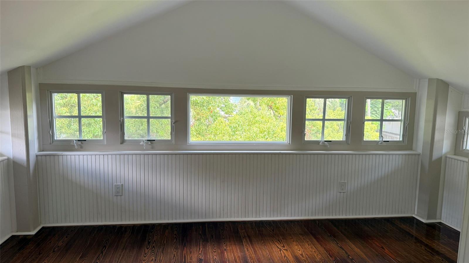 Listing photo id 78 for 1330 Cherry Street Ne