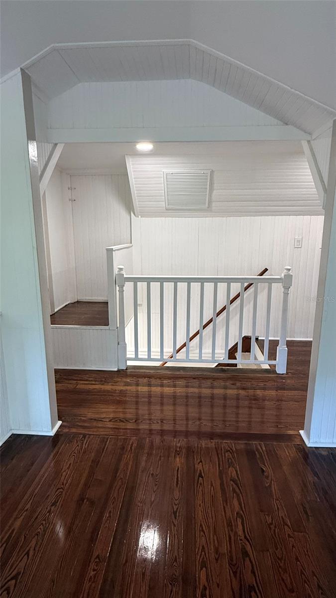 Listing photo id 79 for 1330 Cherry Street Ne