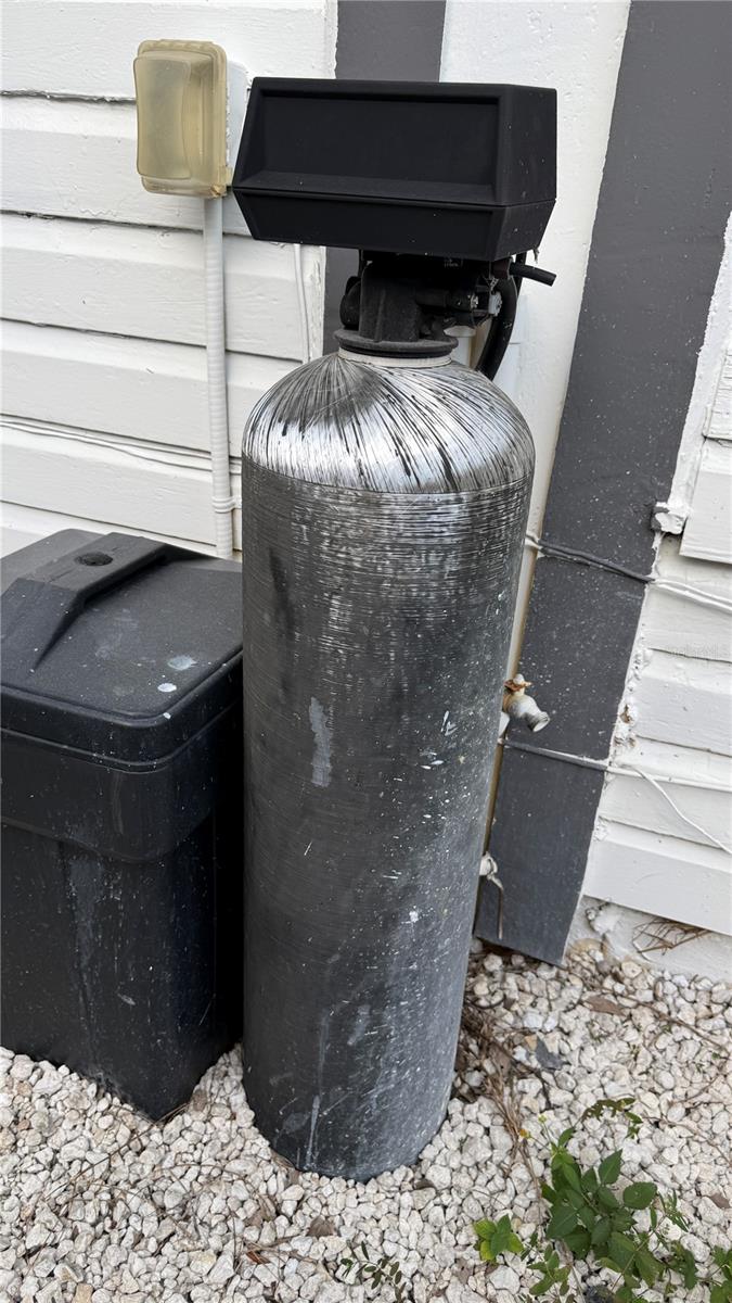 Listing photo id 94 for 1330 Cherry Street Ne